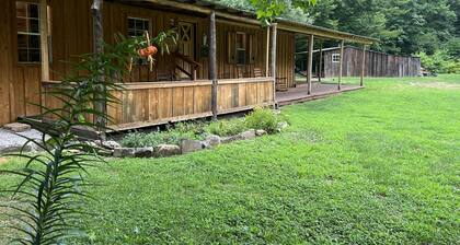 Hemlock Hollow--Secluded wilderness cabin bordering Park