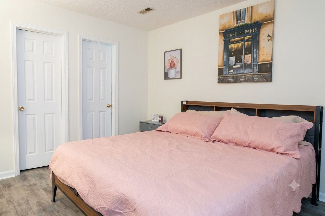 4 bedrooms, free WiFi, bed sheets