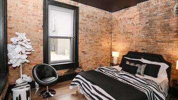 1 dormitorio, escritorio, tabla de planchar con plancha y wifi