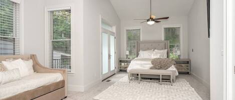 3 dormitoris, escriptori, planxa i posts de planxar i wifi