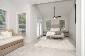 3 habitaciones, escritorio, tabla de planchar con plancha y wifi 