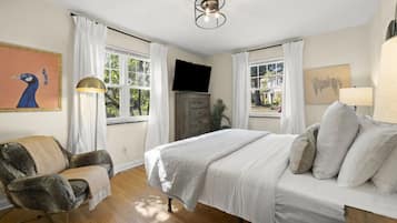 3 bedrooms, desk, iron/ironing board, WiFi