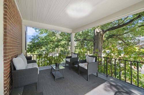 Zan Court Unit 1 · Mt Lookout Hideaway
