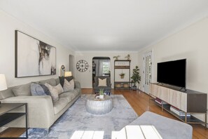TV - Zan Court Unit 1 · Mt Lookout Hideaway (Cincinnati)