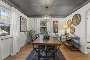 Dining - Zan Court Unit 1 · Mt Lookout Hideaway (Cincinnati)