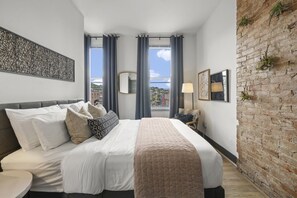 2 bedrooms, desk, iron/ironing board, WiFi