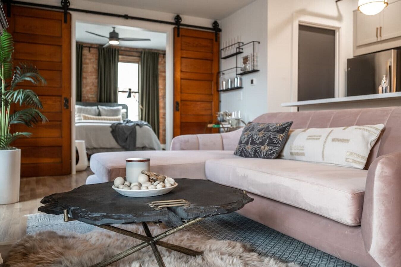 1 多间卧室、办公桌、熨斗/熨衣板、免费 WiFi