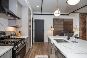 Fridge, microwave, dishwasher, coffee/tea maker