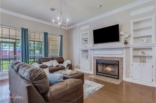 Cheerful 3-bedroom 2bathroom with garage