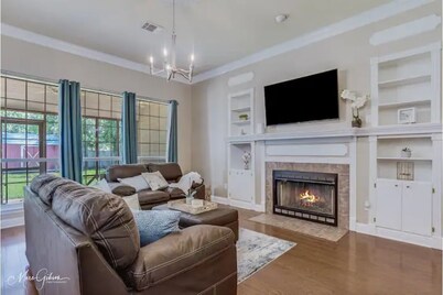 Cheerful 3-bedroom 2bathroom with garage