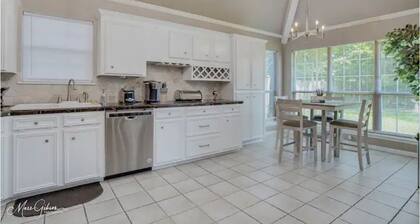 Cheerful 3-bedroom 2bathroom with garage