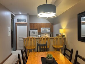 Dining - Perfect Ground Floor Condo in Creekside - ski right from your door! (Silver Star Mountain)