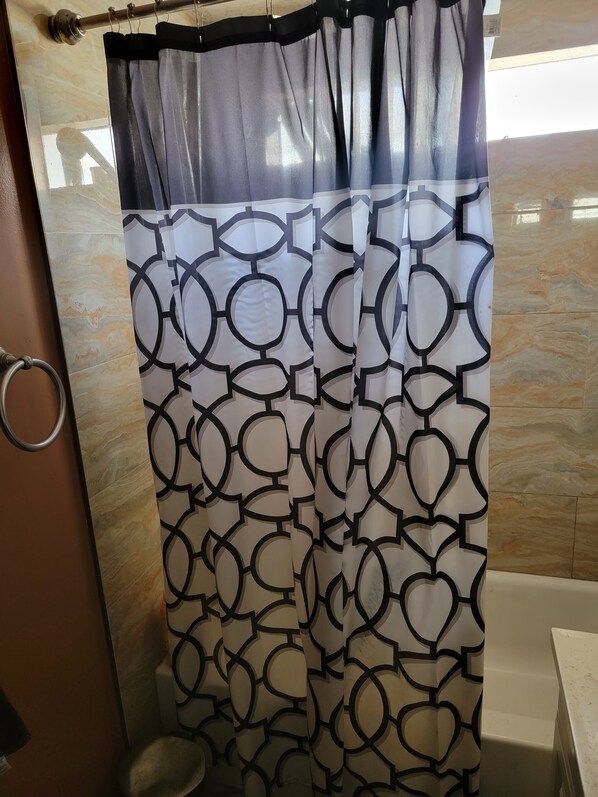 Combined shower/tub