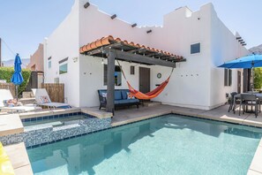 حمّام سباحة خارجي، حمّام سباحة مُدفَّأ