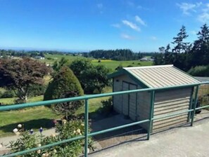 Property grounds - Breath of Fresh Air Apt (Port Angeles)