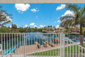 Unclassified image, 3 of 27, button