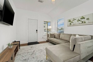 Smart TV - Central Houston - Bright and Spacious Modern Mid - 4 miles to DT (Houston)