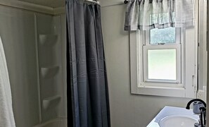 Combined shower/tub, towels, soap