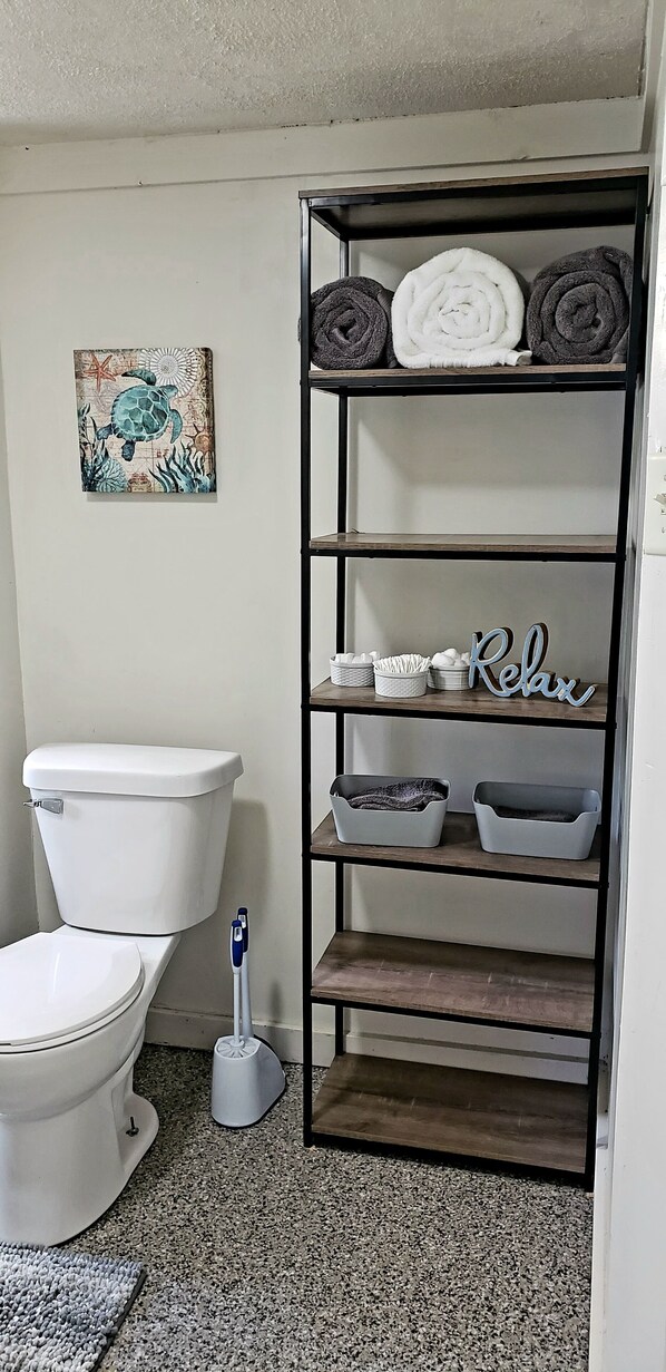 Combined shower/tub, towels, soap