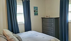 2 habitaciones, escritorio, tabla de planchar con plancha y wifi gratis 