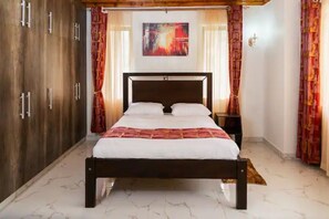 4 quartos, Wi-Fi de cortesia, roupa de cama