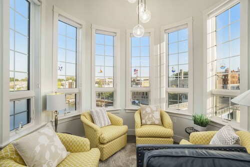 Top Floor Penthouse at Edgewater