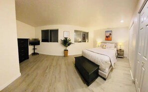 2 chambres, fer et planche à repasser, lit de bébé portatif