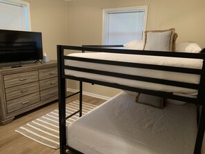 2 Schlafzimmer, Bügeleisen/Bügelbrett, kostenloses WLAN, Bettwäsche