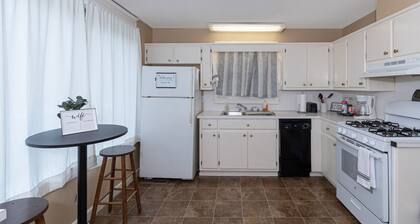 Historic "Battle House" Apartment - Uptown Columbus