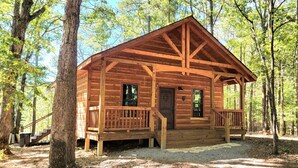 Exterior - Little Wolf Cabins/The Blue Spruce Cabin close to WPG West Trailhead (Mena)
