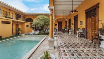 Outdoor pool, sun loungers