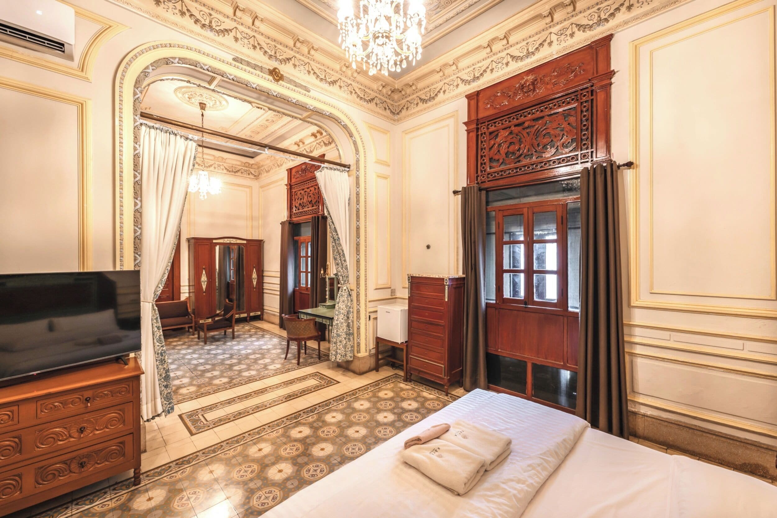 高级套房 | 办公桌、免费 WiFi、床单