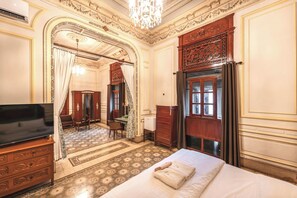 Suite – superior | Skrivebord, wi-fi (inkludert) og sengetøy