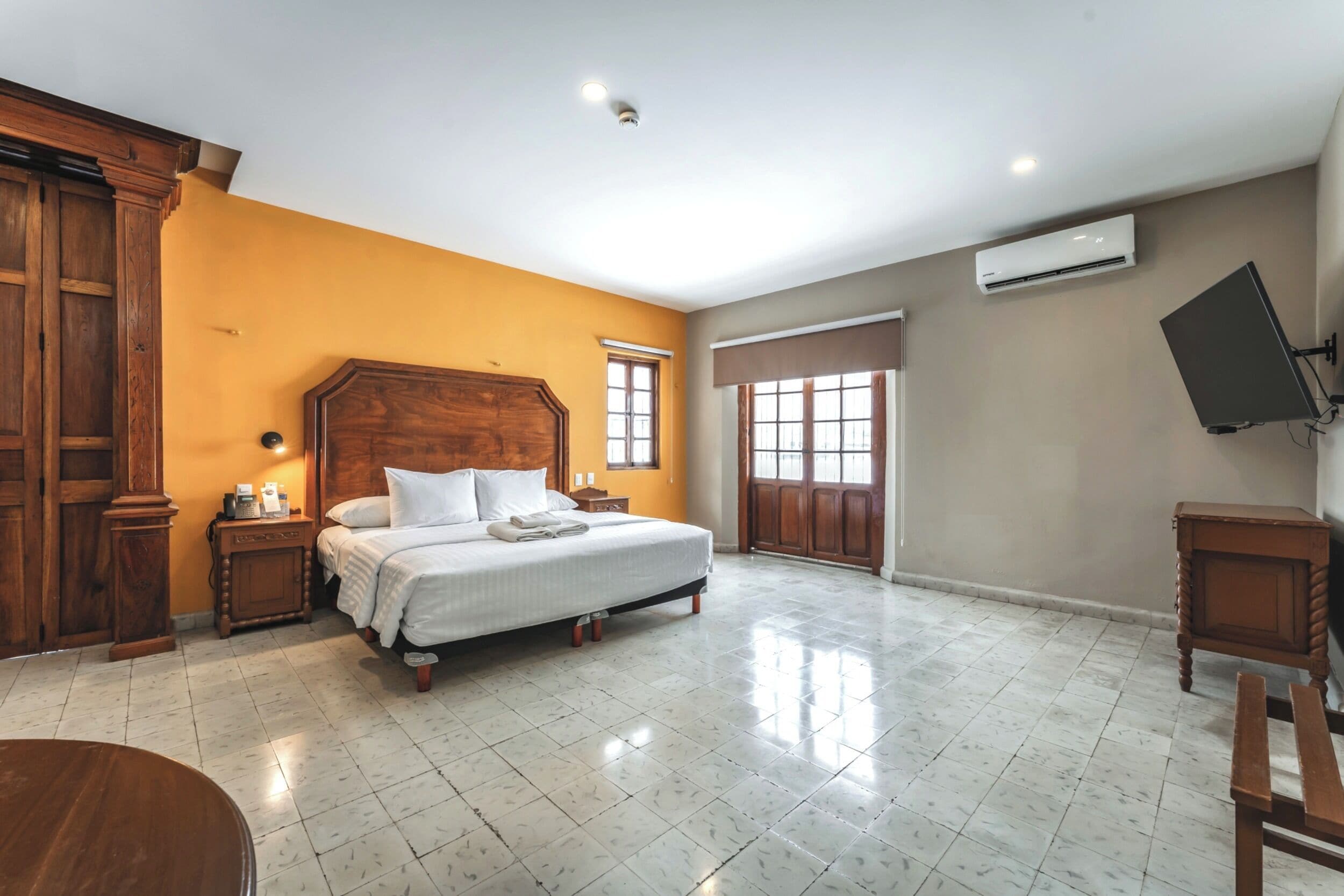 Suite junior | Escritorio, wifi gratis y ropa de cama 