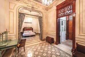 Suite superior | Escritorio, wifi gratis, ropa de cama