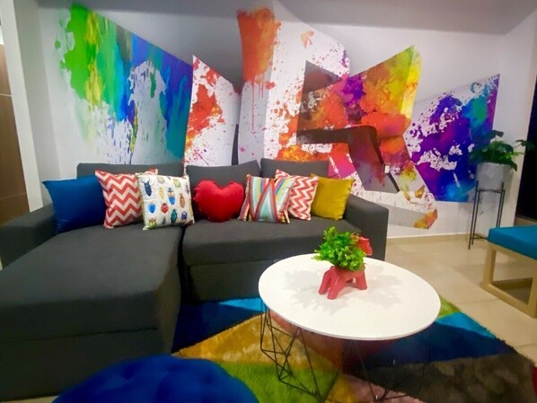 TV - 2 BEDROOMS WITH POOL, GYM, 24 HOURS SECURITY, 7 PEOPLE (Guadalajara)