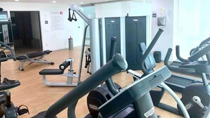 A gym with treadmills, weight machines, and a mirror. - 2 BEDROOMS WITH POOL, GYM, 24 HOURS SECURITY, 7 PEOPLE (Guadalajara)
