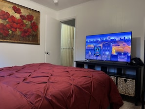 2 bedrooms, iron/ironing board, free WiFi, bed sheets