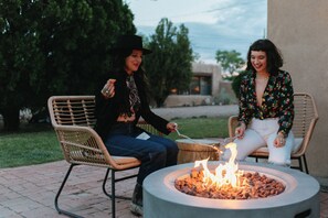 Property grounds - Hot Tub + Pool! Yucca Suite at The Desert Compass (Albuquerque)