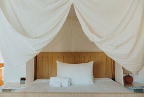1 bedroom - Hot Tub + Pool! Yucca Suite at The Desert Compass (Albuquerque)