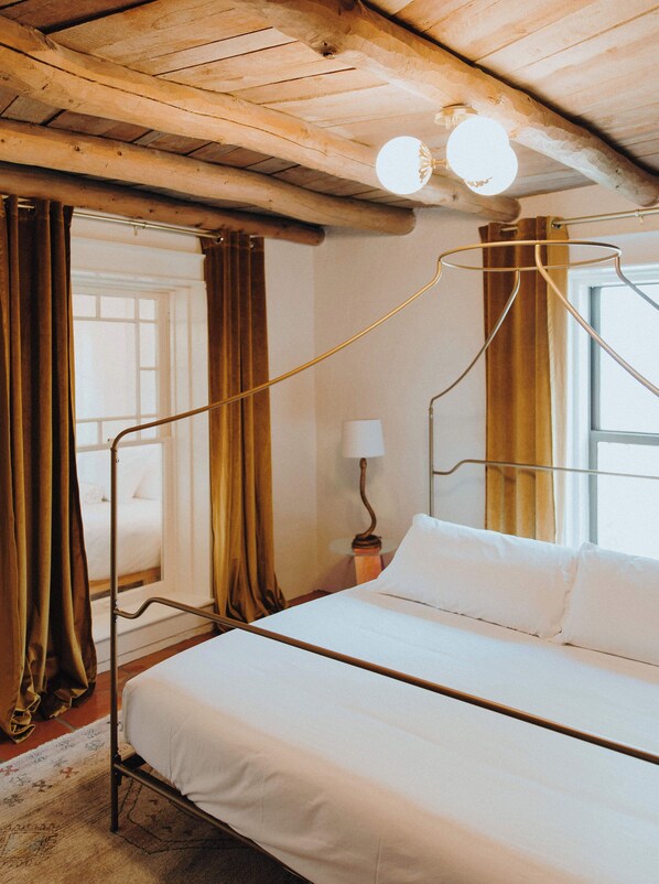 2 bedrooms, desk, iron/ironing board, travel cot