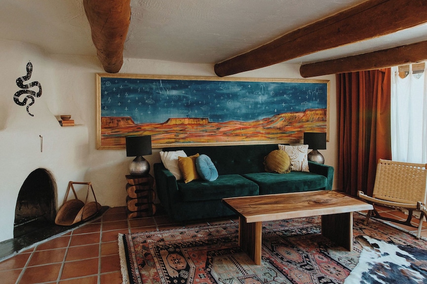 Hot Tub + Pool! Rattlesnake Suite At The Desert Compass In Old Town - Albuquerque, NM