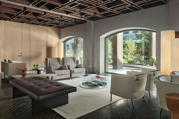 Lounge at The Satire, Autograph Collection