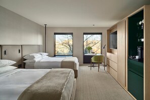 Frette Italian sheets, premium bedding, down duvets, memory-foam beds - Hotel AKA Alexandria (Alexandria)
