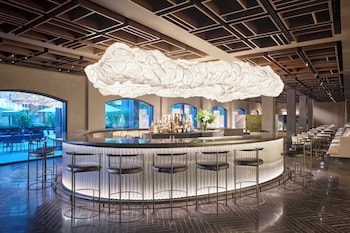 Bar (on property) at Hotel AKA Alexandria