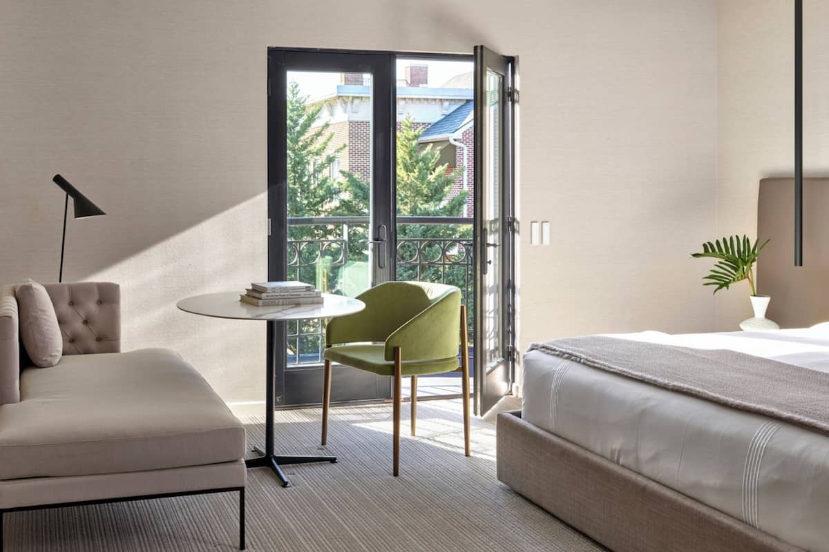 1 bedroom, Frette Italian sheets, premium bedding, down duvets