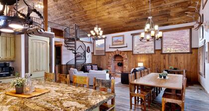 Hideout @ the Rim - Bonnie & Clyde Suite