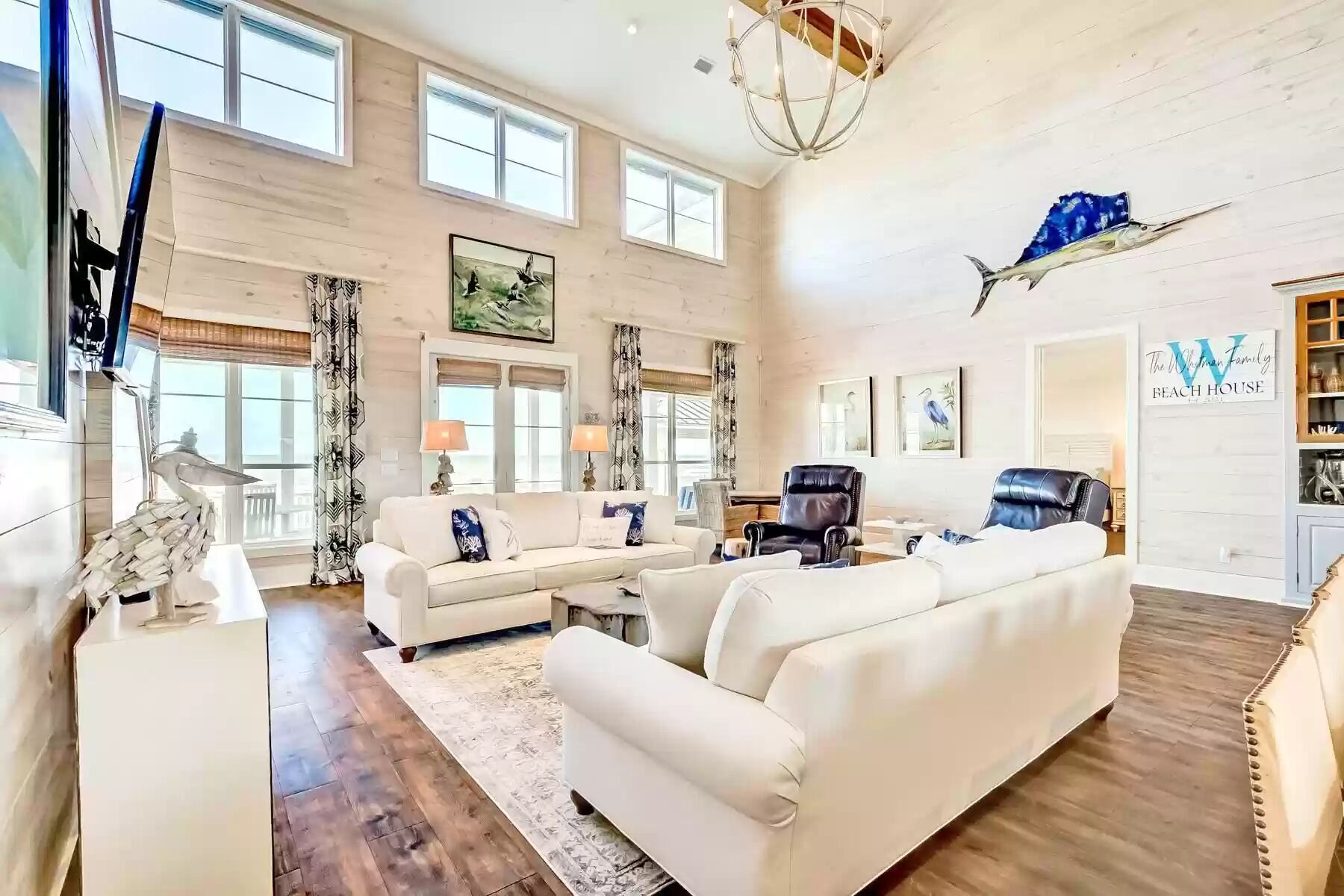 Smart-tv, bordfodbold, bordtennisbord, bøger