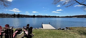 Pocono Lakefront Cabin: Lakefront 2BR w/ Kayaks + Paddleboards, Near Ski