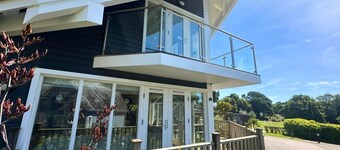 Contemporary 4-bedroom family villa, with private deck and balcony